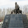 Памятник Шакарим Кудайбердиеву в городе Семей.