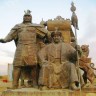 Памятник первых казахских ханов, в городе Павлодар.