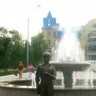 Памятник Студент с цветами город Костанай
