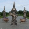 Скульптуры Казахских девушек у аэропорта Астаны.