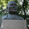 Сабит Муканов. Памятник расположен в Алма-Ате.