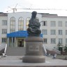 Памятник Нурпеисовой в городе Атырау