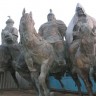 Памятники казахским Батырам на пустыре Астаны.