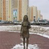 Памятник современной казахской женщине в г. Астане.