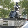 Памятник Бауыржану Момышулы