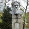 Бюст Ибн-Сине Авиценне в городе Алмата